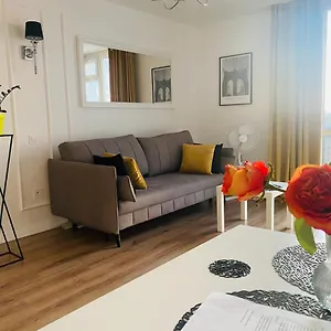 Apartament Elegant And Green, Near M1 Metro, Warszawa