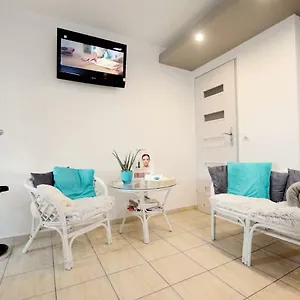 https://dom-goscinny-kotwica.kolobrzeghotels.com